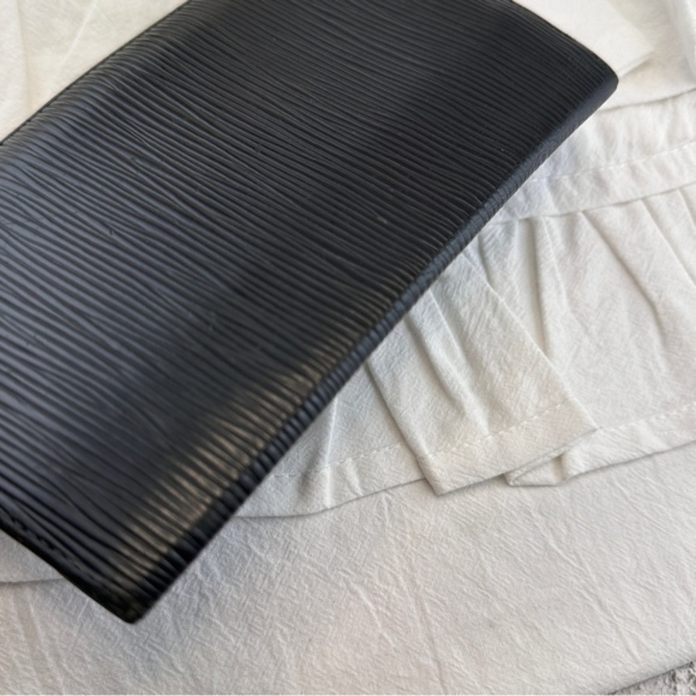 AUTHENTIC Louis Vuitton Monogram Porte Valeurs Checkbook Wallet. Black. - Picture 10 of 16